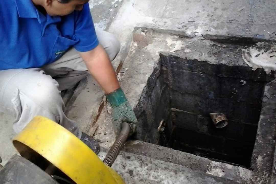 desentupimento de esgoto por canalizador profissional da Lider Canalizadores