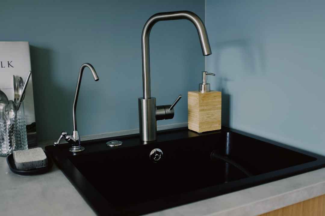 substituição e instalação de torneira de cozinha pela Lider canalizadores